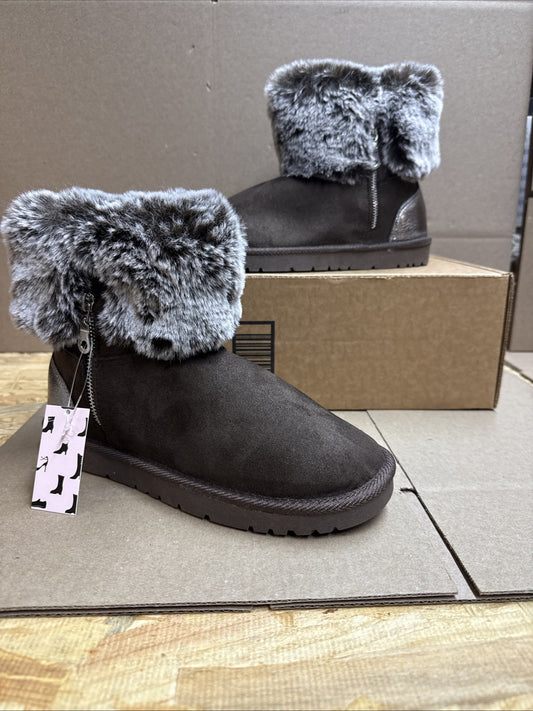 Women’s Size 8 super soft suede booties Brown Silver Flat Sole