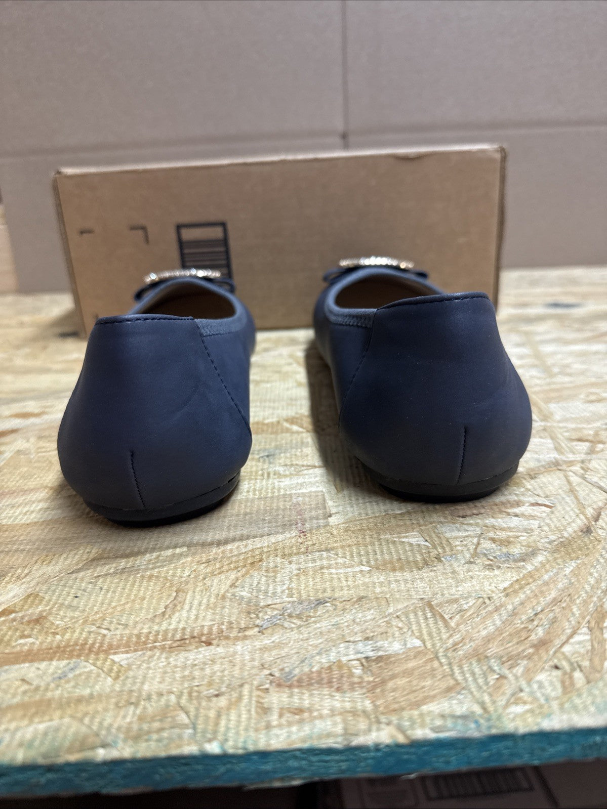 Bernal Women’s navy blue flat shoes w/ Crystal Ornament Comfort Sole Size 11