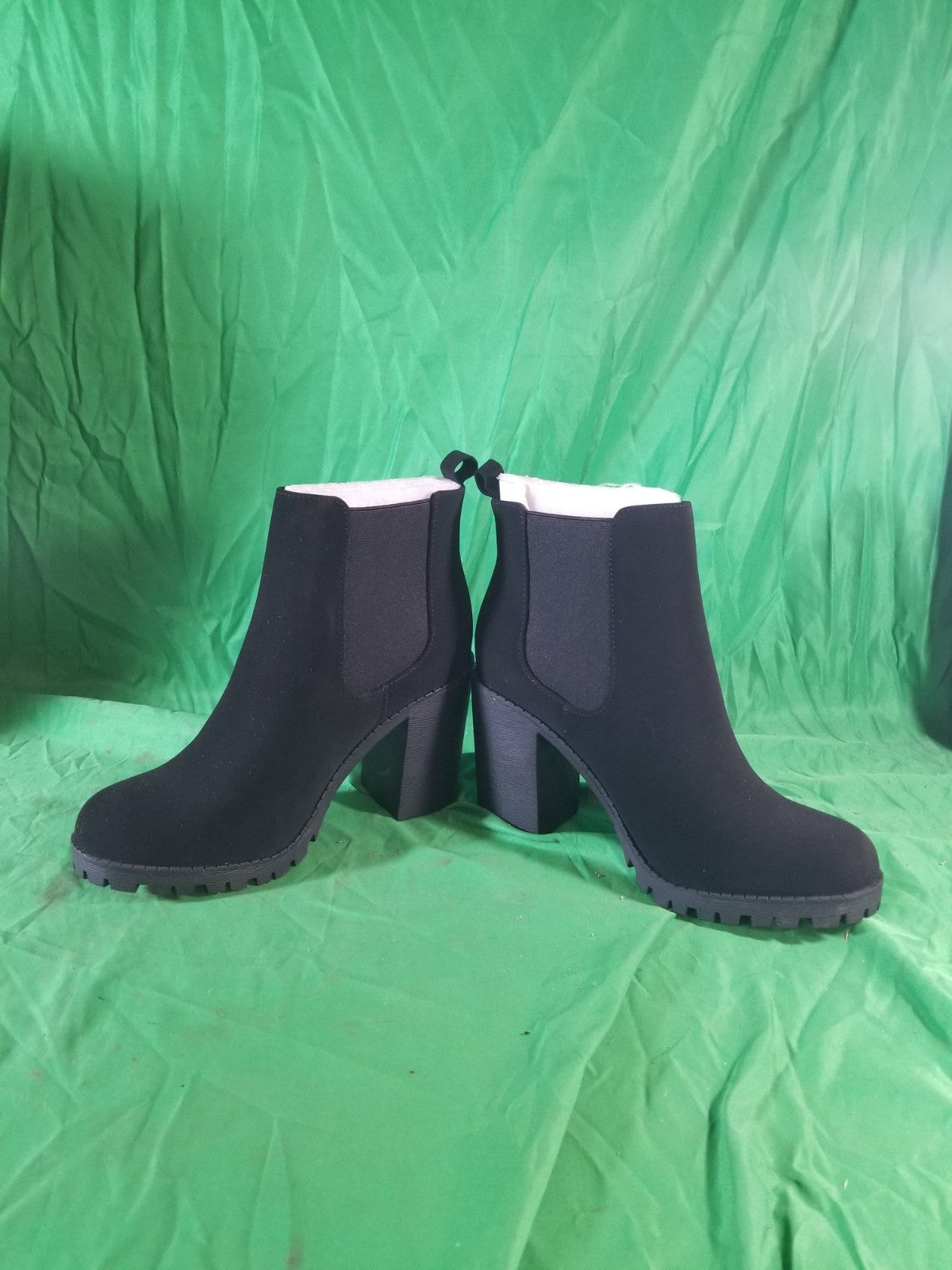 Soda Glove - Ankle Boot w/Lug Sole Elastic Gore and Chunky Heel Black Size 11