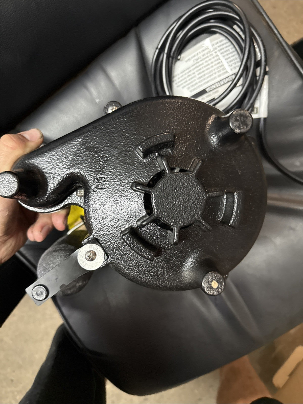 Everbilt 3/4HP Cast-Iron Pro-Grade Submersible Sump Pump 1004 120 345 HDS75