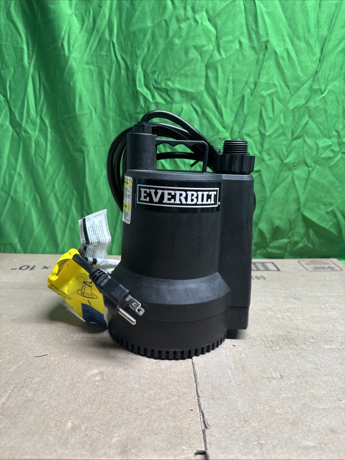 Everbilt 1/6 HP Plastic Submersible Utility Pump NEW OPEN BOX.