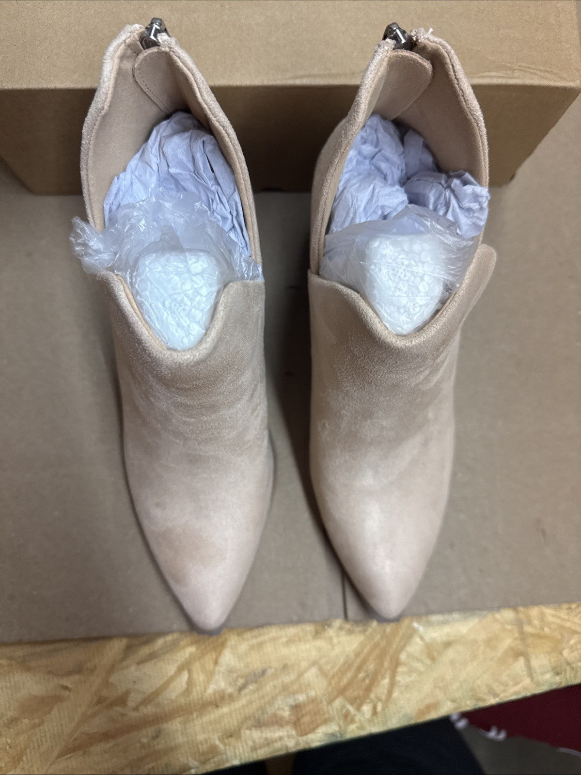 Kathemoi Women’s 7.5 slip on ankle boots cutout pointed toe chunky heel booties