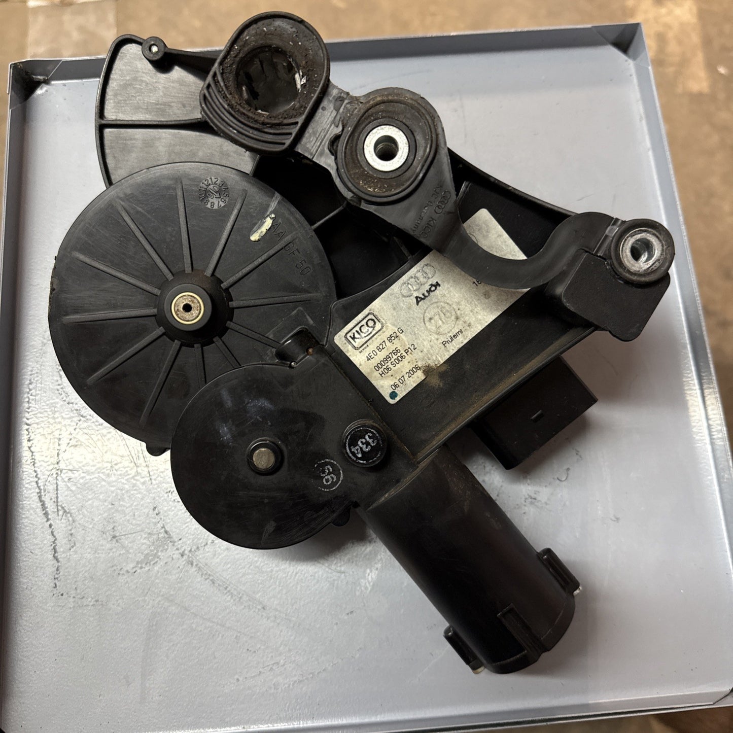 2004-2010 AUDI A8 S8 D3 Trunk Lid Motor Actuator Pull Down 4E0827852G OEM