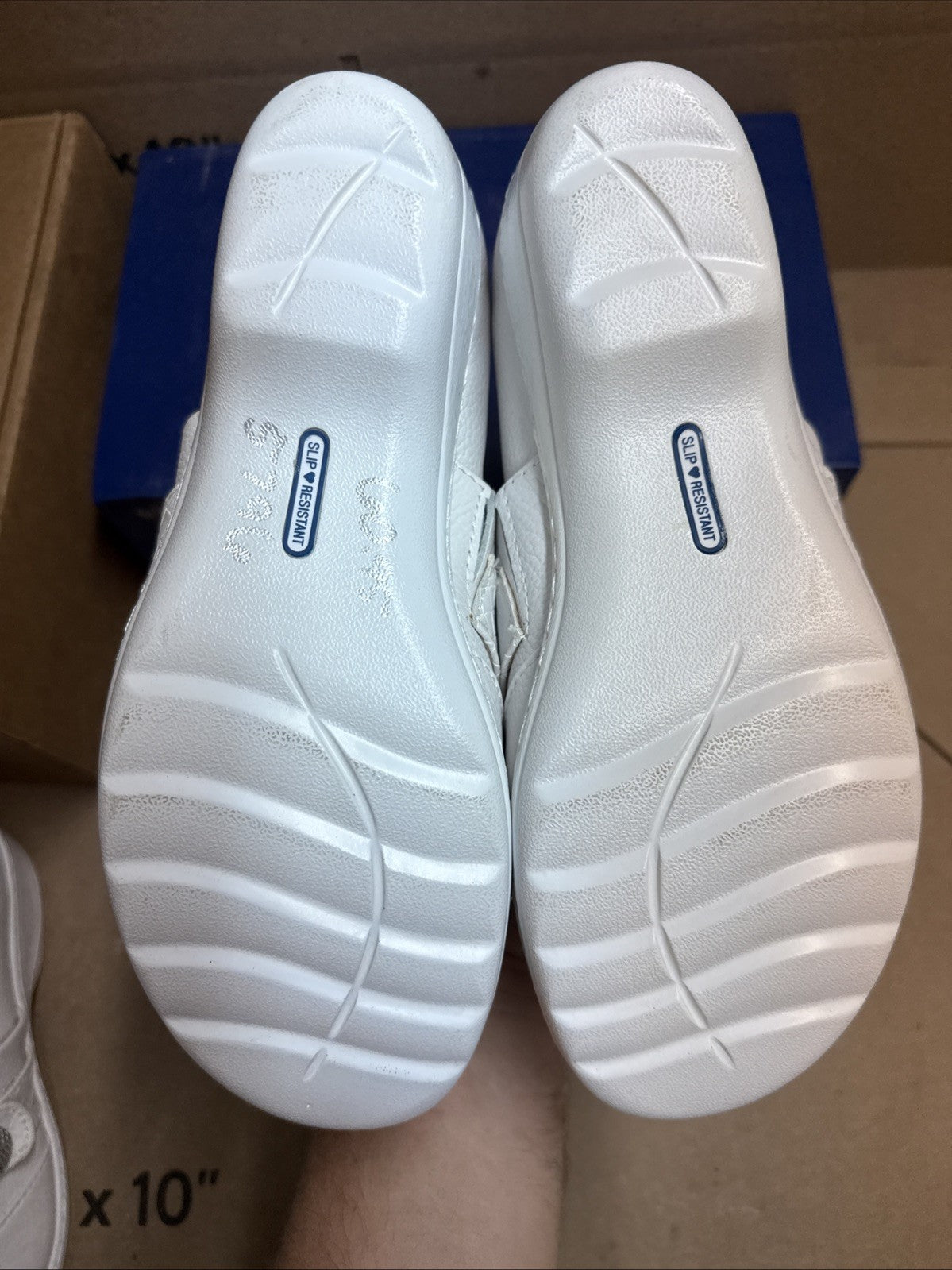 Women’s Nurse Mates Kris pillowTop lightweight Clog 8.5W White Leather