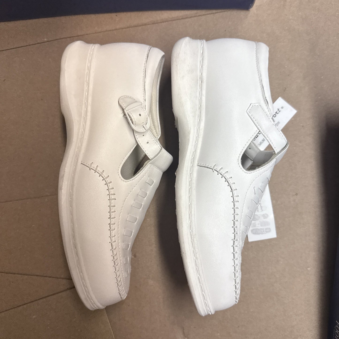 24 HOUR COMFORT Chloe Women's 7 Wide Width Moccasin Design Leather Shoes Nurse