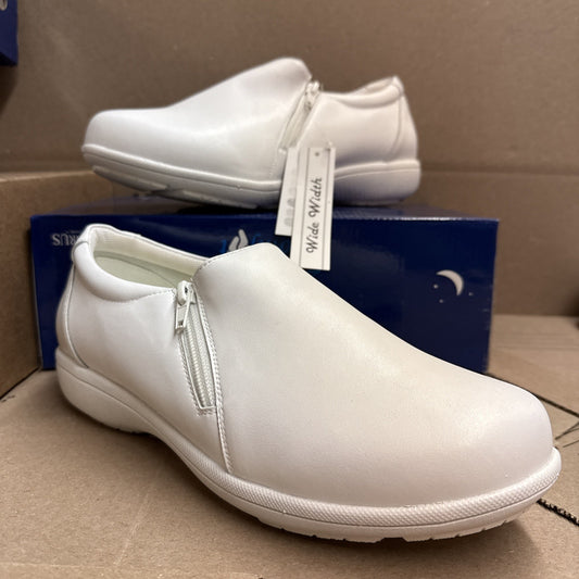 24 HOUR COMFORT Ester Women's 10.5 Wide Width Slip-On Leather Loafers Nurse