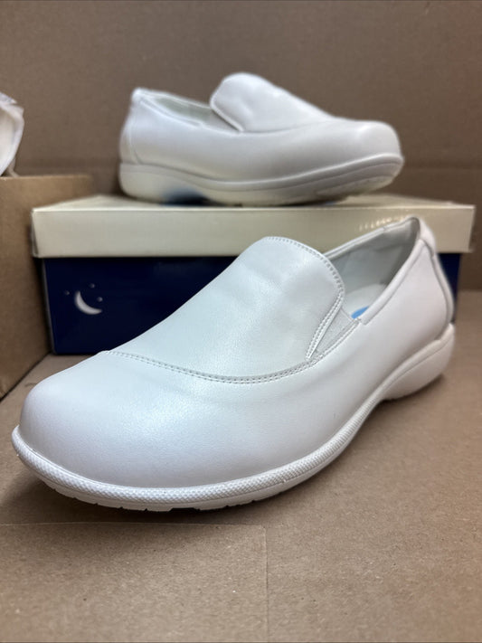 24 HOUR COMFORT Lila Women's 10.5 Wide Width Leather Slip-On Loafers Nurse