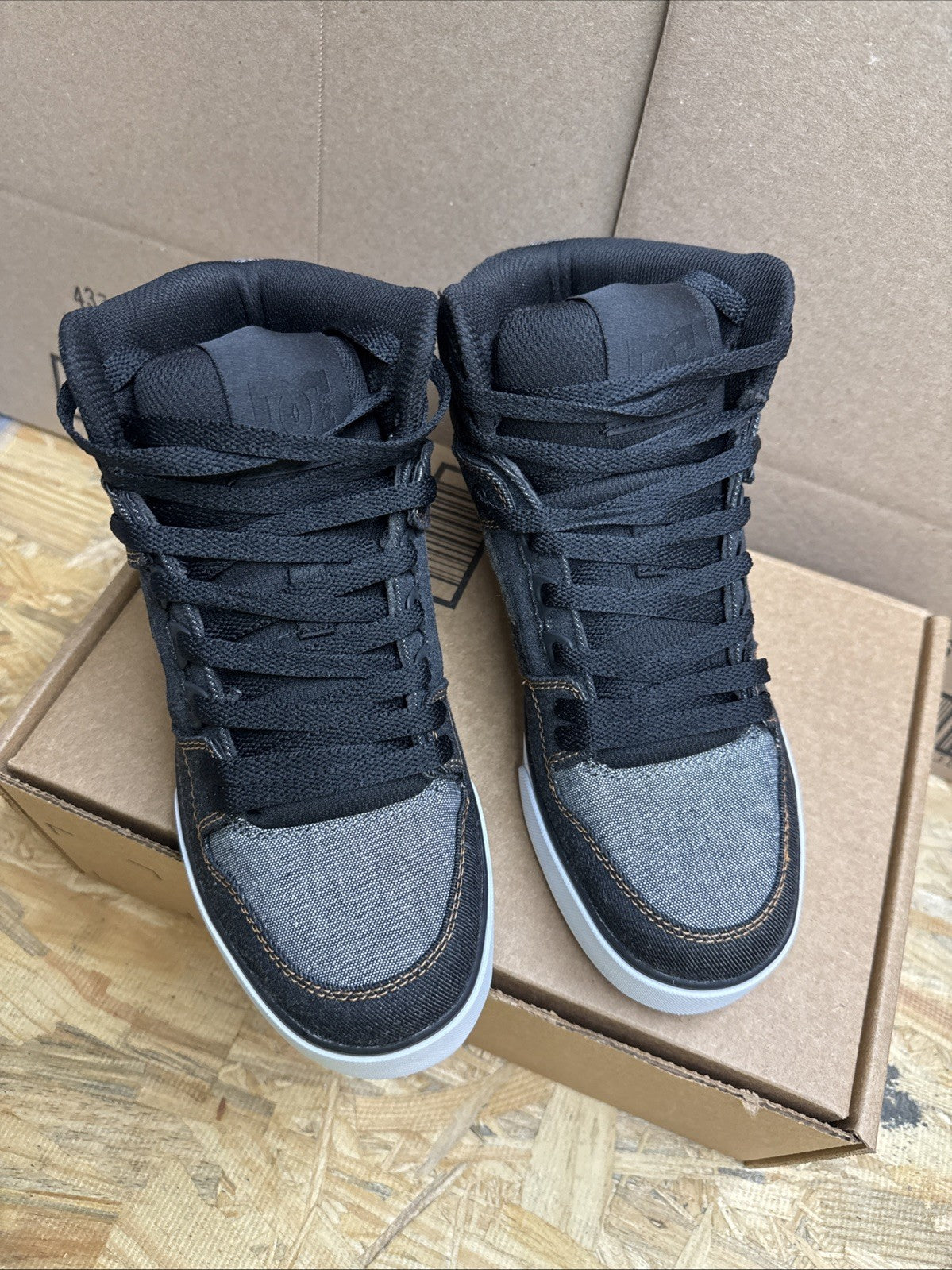 DC Pure High Top WC Shoes / sneakers 400043-1AB Size 8 NEW