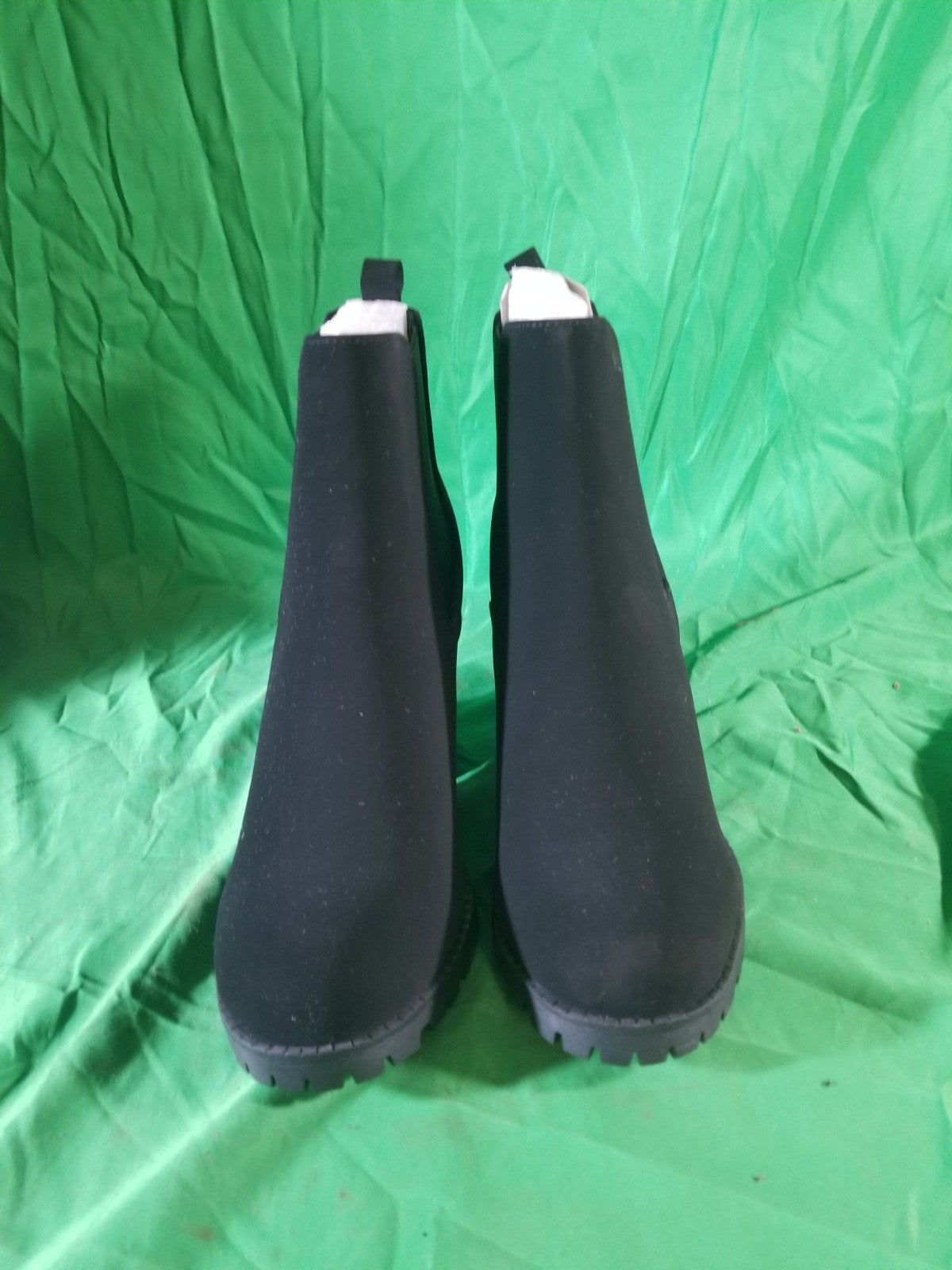 Soda Glove - Ankle Boot w/Lug Sole Elastic Gore and Chunky Heel Black Size 11