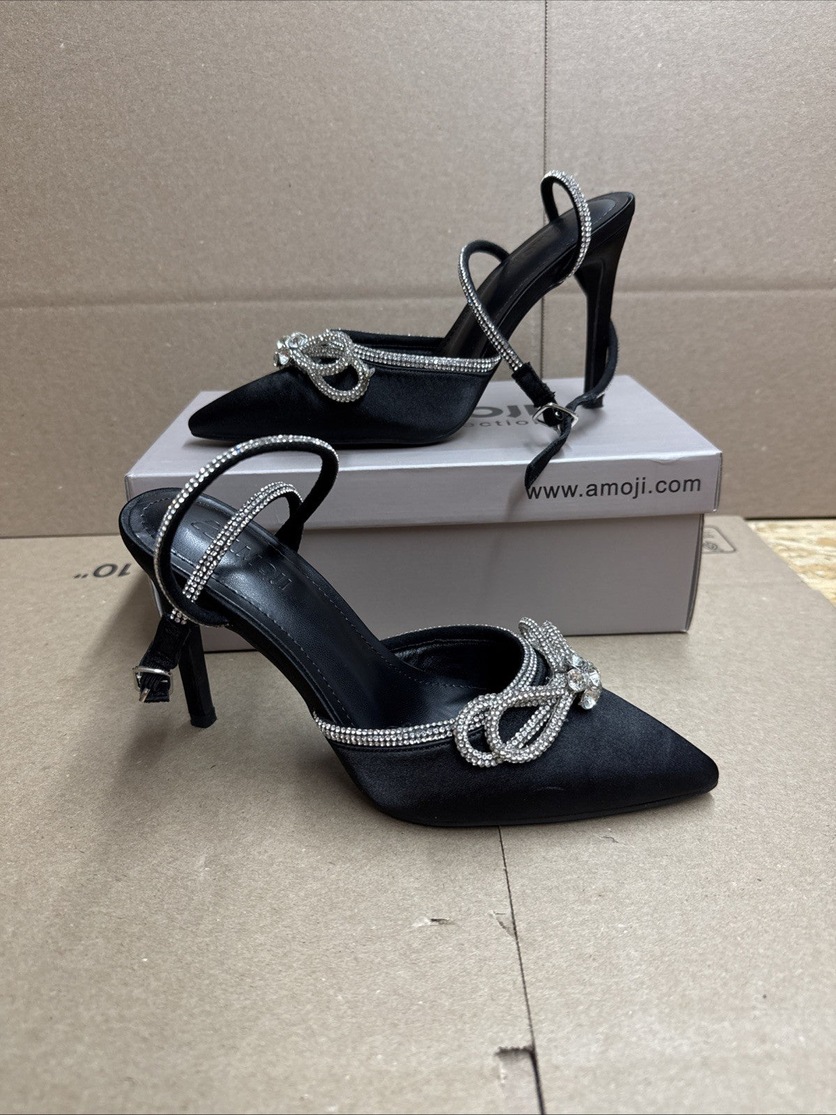 AMOJI women’s Size 6 Stiletto rhinestone high heel 4” pump ankle strap