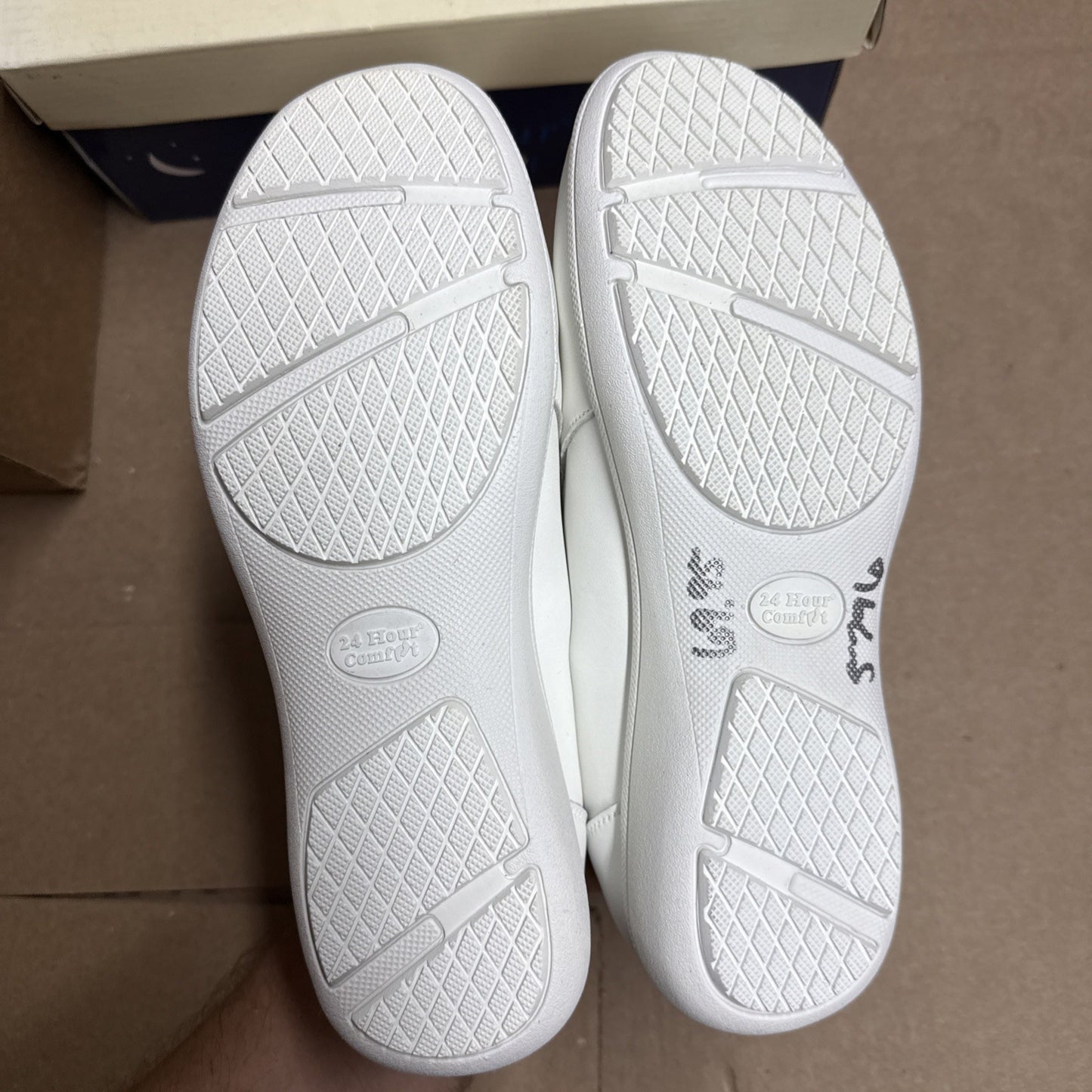 24 HOUR COMFORT Ester Women's 6.5 Wide Width Slip-On Leather Loafers Nurse