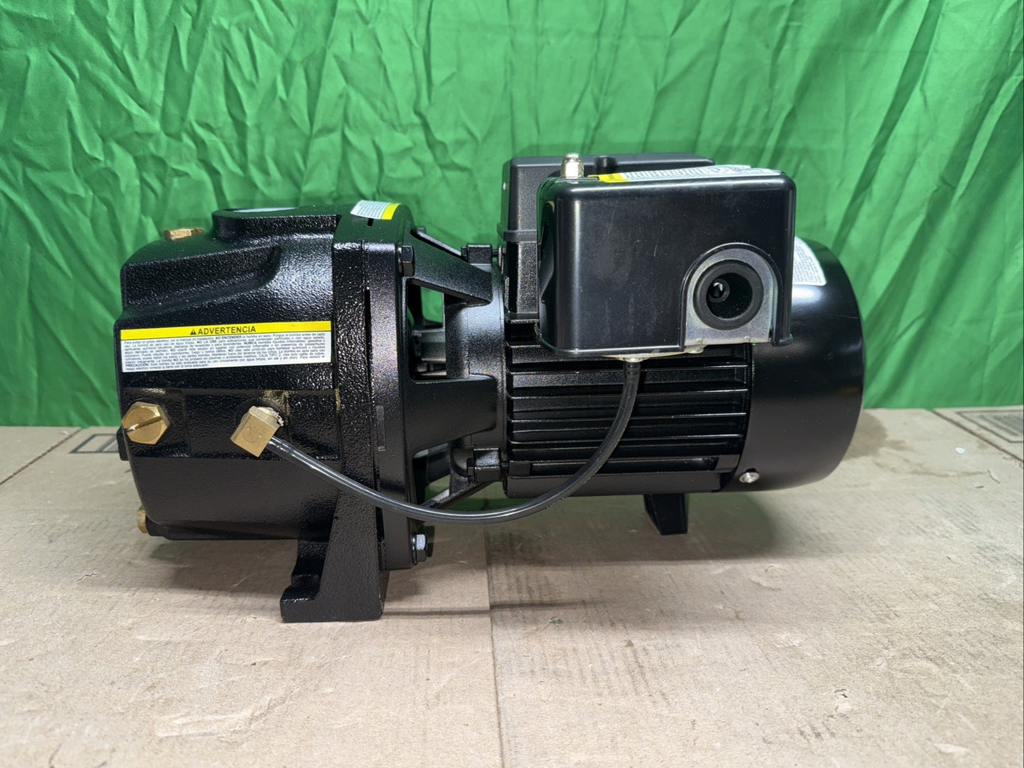 LEO3/4 HP 115/230-Volt Cast Iron Convertible Jet Pump NEW Open Box