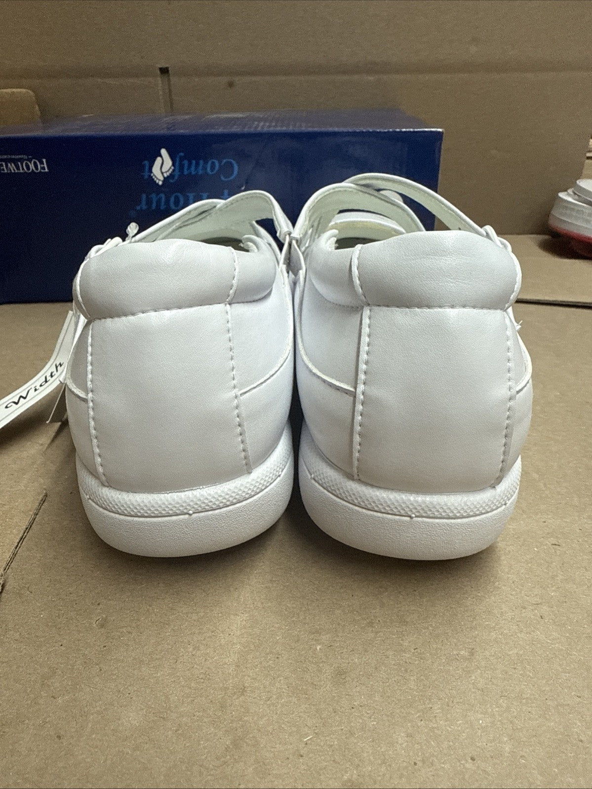 24 HOUR COMFORT Susan Women's 8 Wide Width Criss-Cross Strap Leather Shoes Nurse