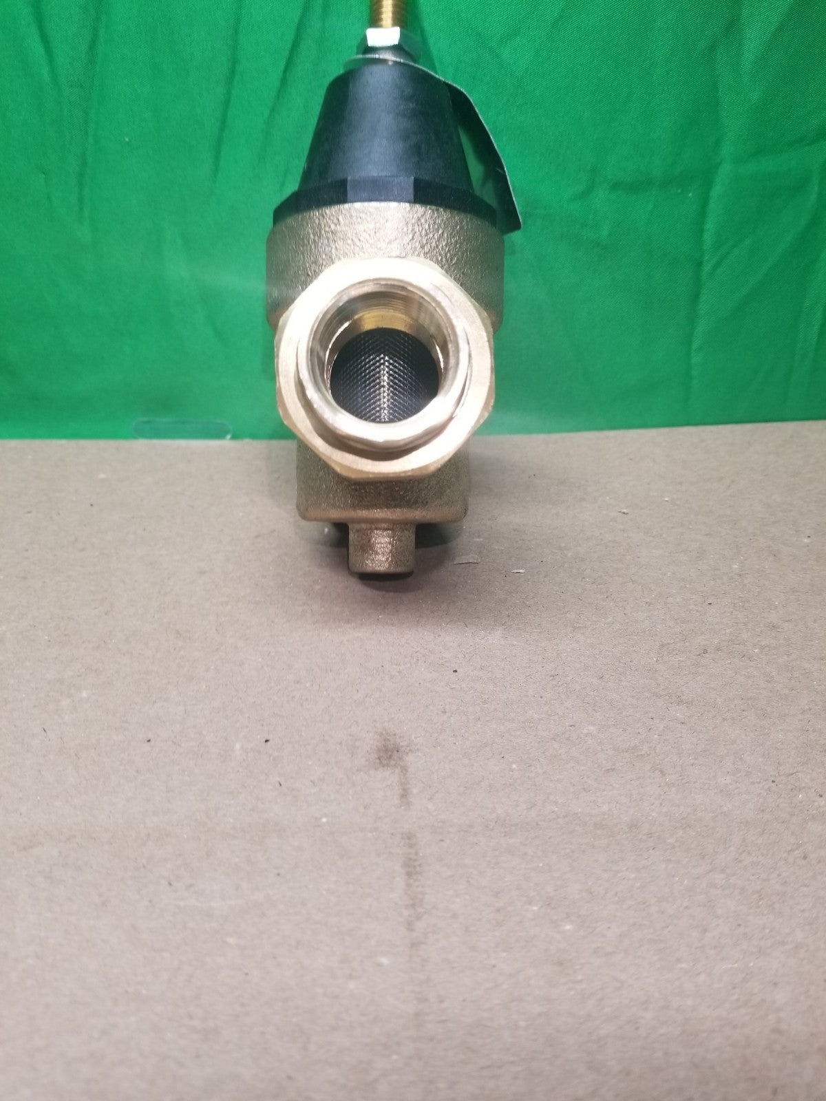 Watts 3/4” In-Line Water Pressure Reducing Valve (Female, Brass, Lead Free) NOB