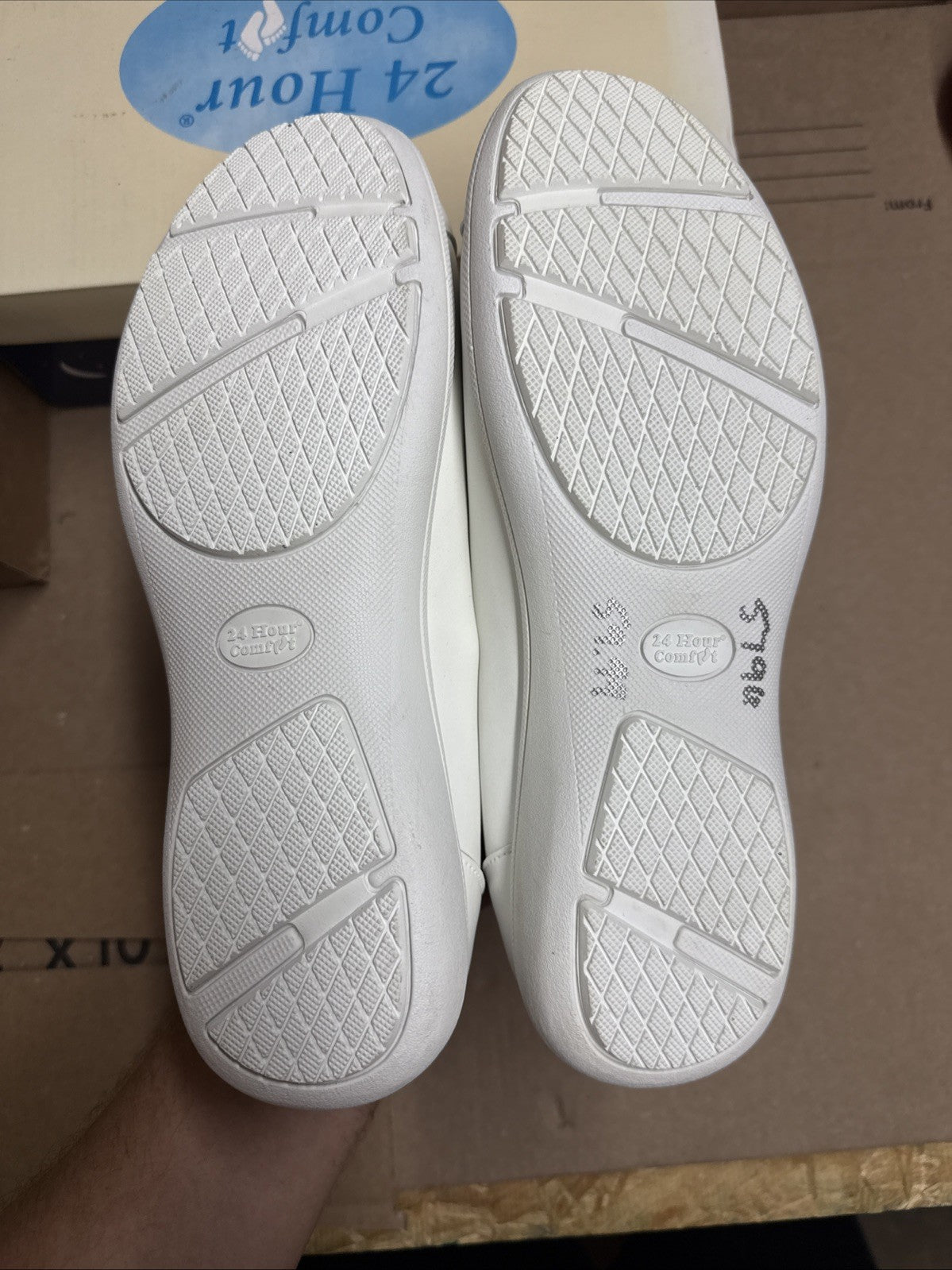 24 HOUR COMFORT Lila Women's 10.5 Wide Width Leather Slip-On Loafers Nurse