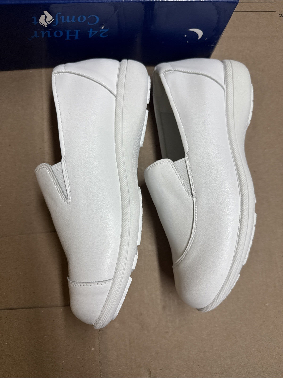 24 HOUR COMFORT Lila Women's 7.5 Wide Width Leather Slip-On Loafers Nurse