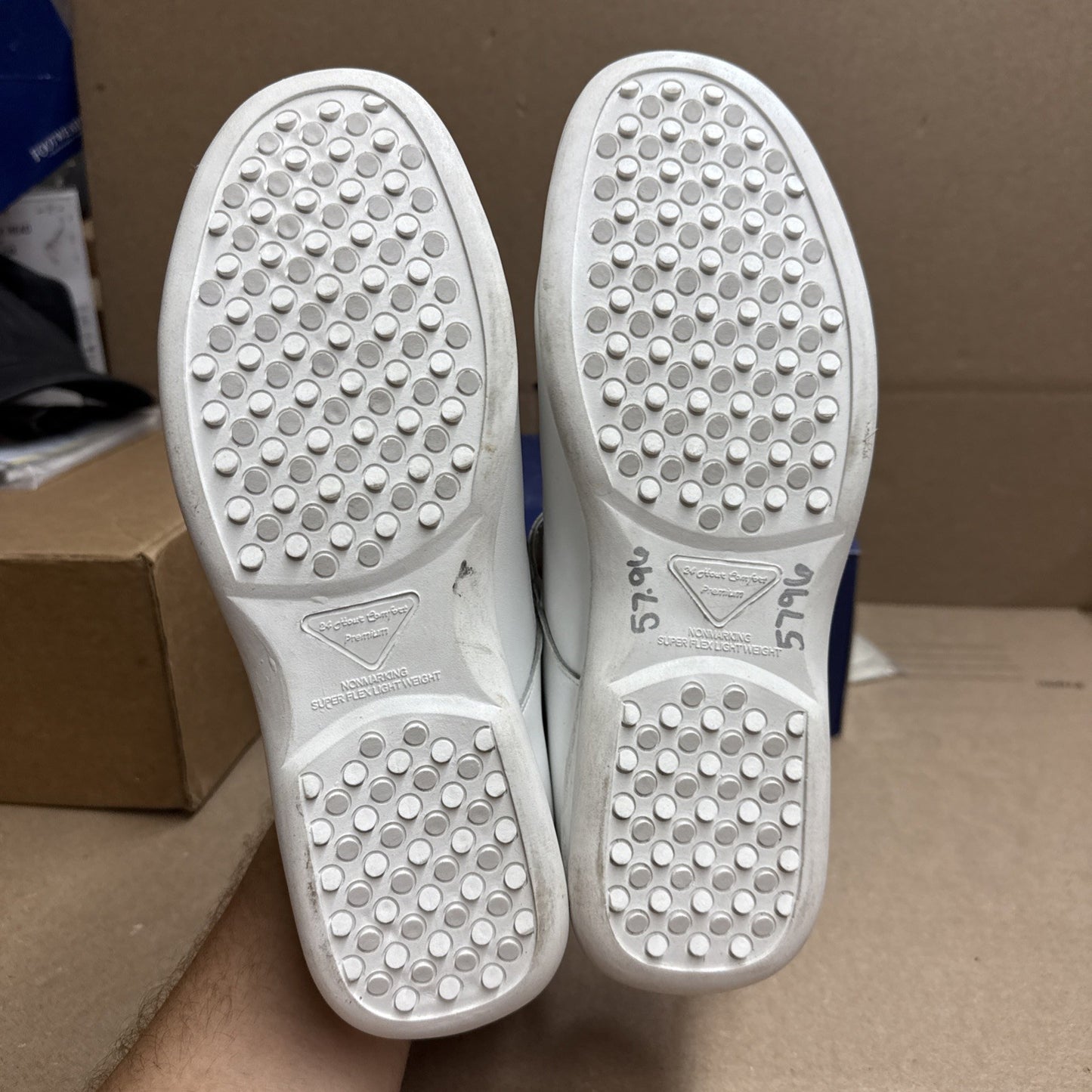 24 HOUR COMFORT Willa Women's Wide Width Leather Shoes size 8 nurse