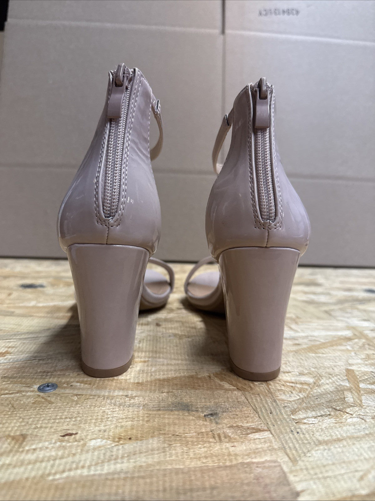 Top Moda Hannah-1 Womens Size 8.5 Nude Pat 3.5 Heel Ankle Strap Sandals Shoe