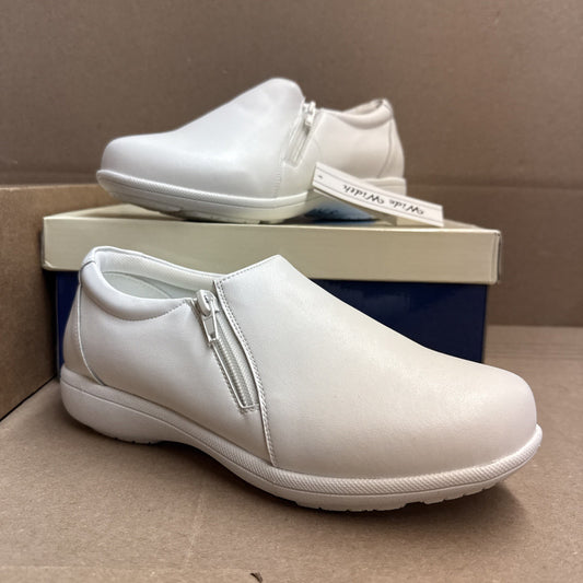 24 HOUR COMFORT Ester Women's 7.5 Wide Width Slip-On Leather Loafers Nurse