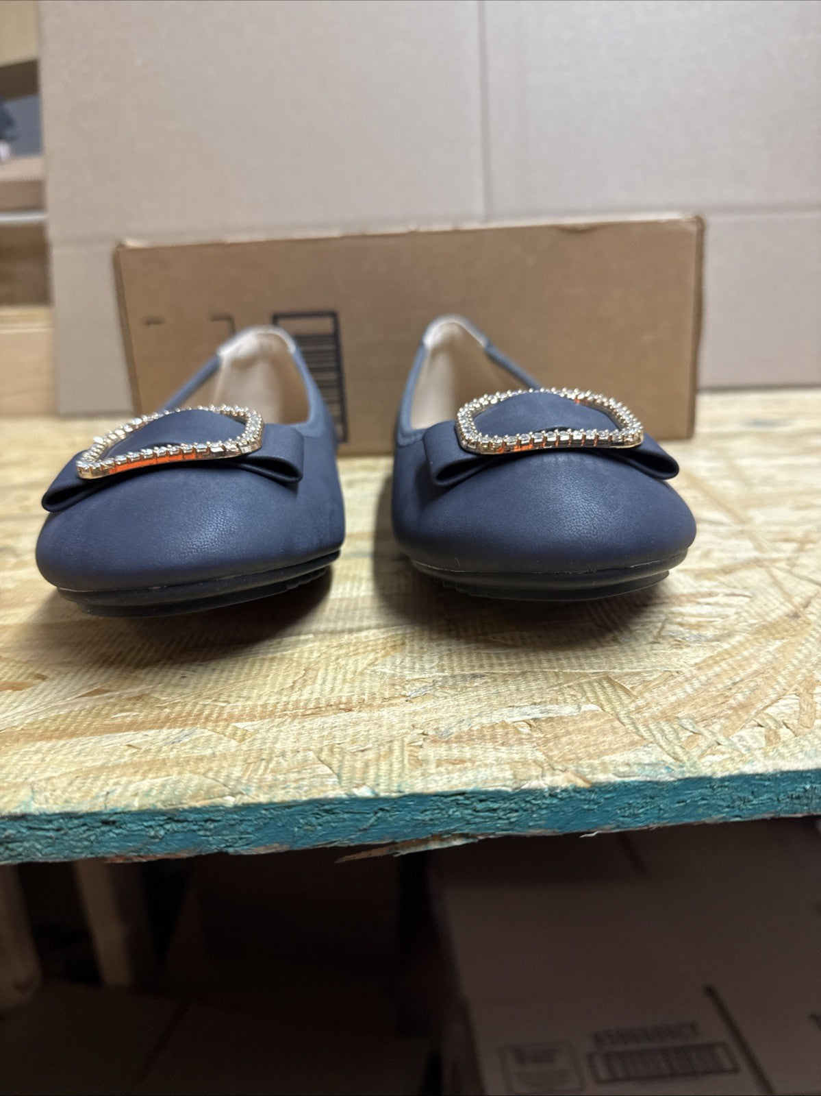 Bernal Women’s navy blue flat shoes w/ Crystal Ornament Comfort Sole Size 11