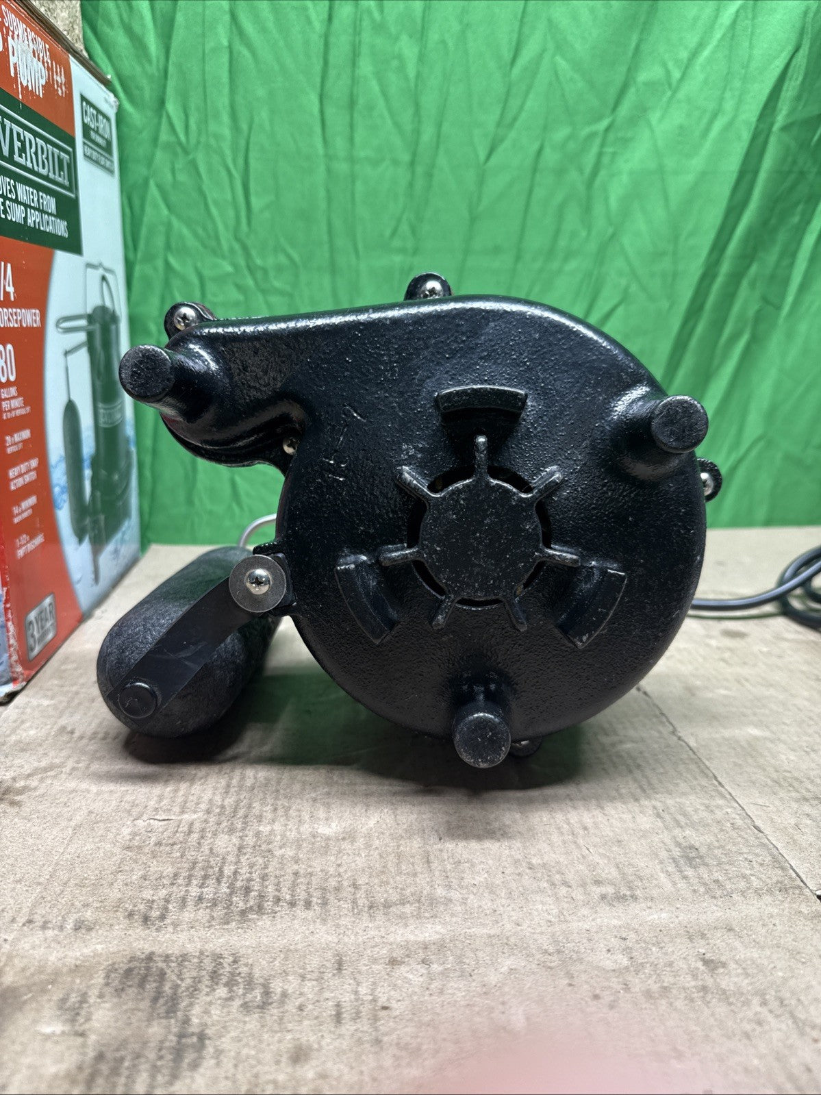 Everbilt 3/4HP Cast-Iron Pro-Grade Submersible Sump Pump 1004 120 345 HDS75