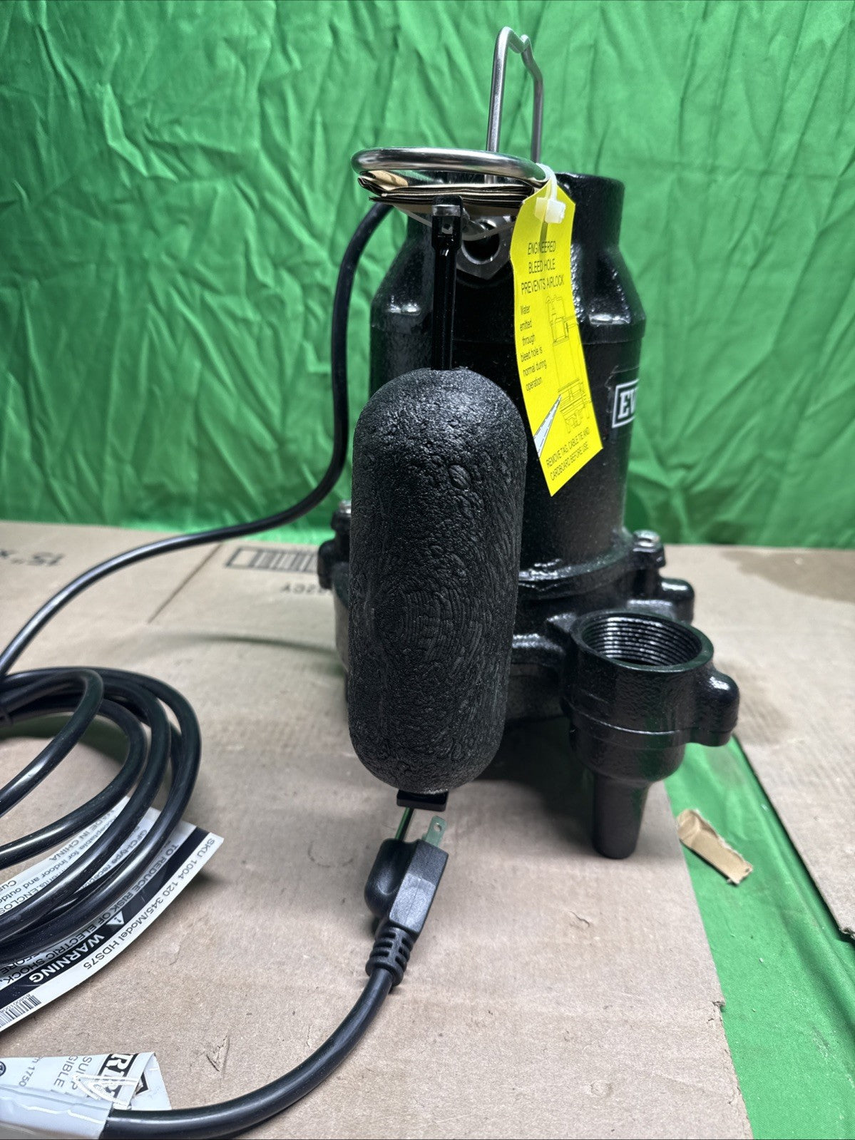 Everbilt 3/4HP Cast-Iron Pro-Grade Submersible Sump Pump 1004 120 345 HDS75 NOB