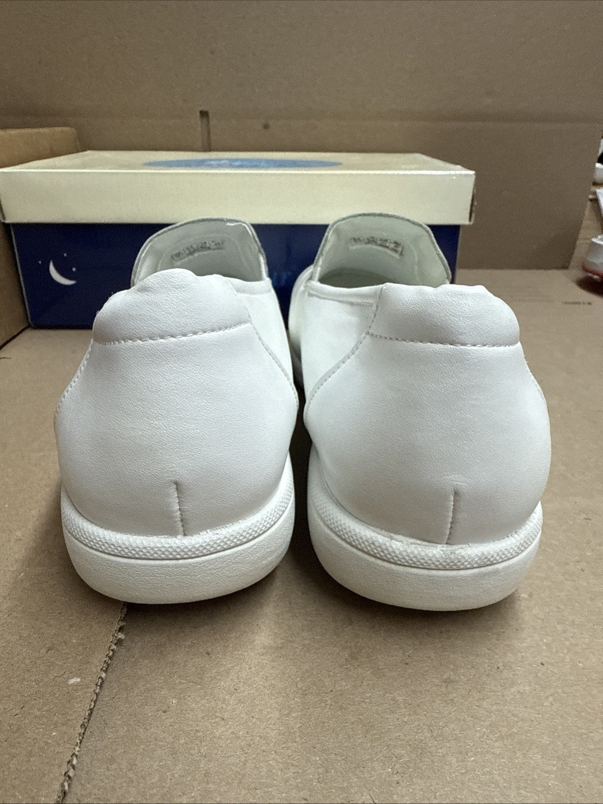 24 HOUR COMFORT Lila Women's 10.5 Wide Width Leather Slip-On Loafers Nurse