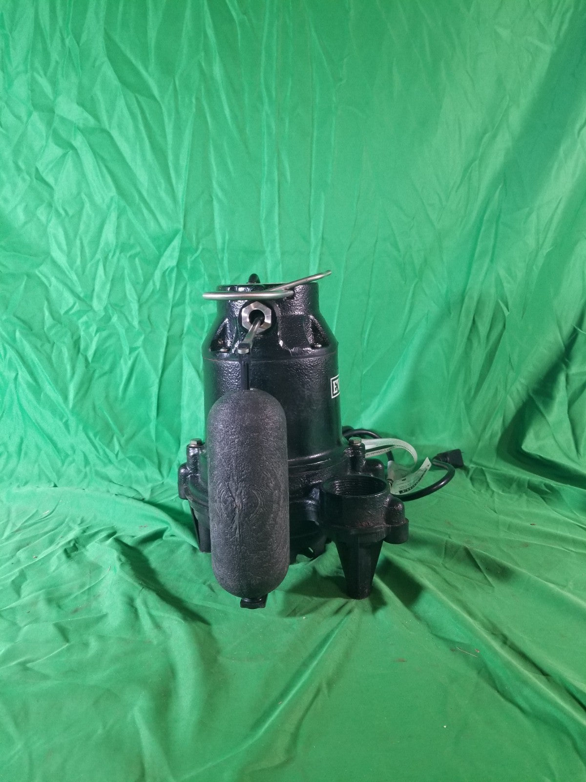 Everbilt 1/3 HP Cast Iron Submersible Sump Pump Excellent Condition