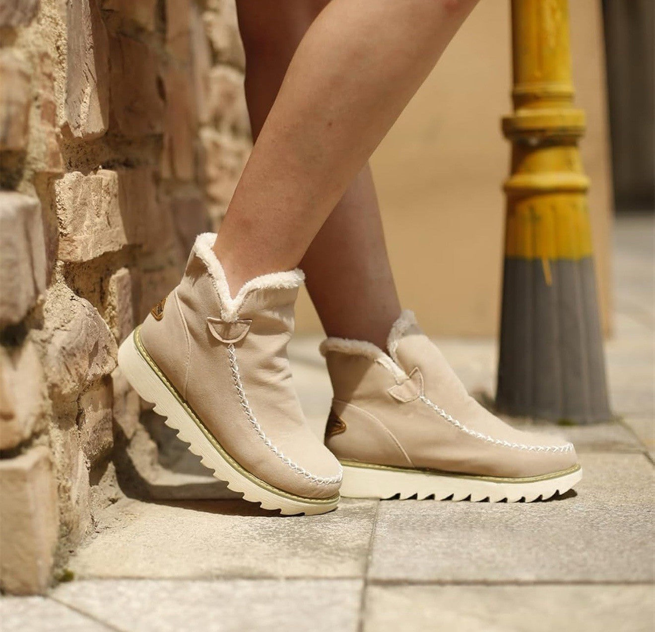 Women's Classic Non-Slip Ankle Snow Boots Warm Fur Lining Boots Fashion. Size 10