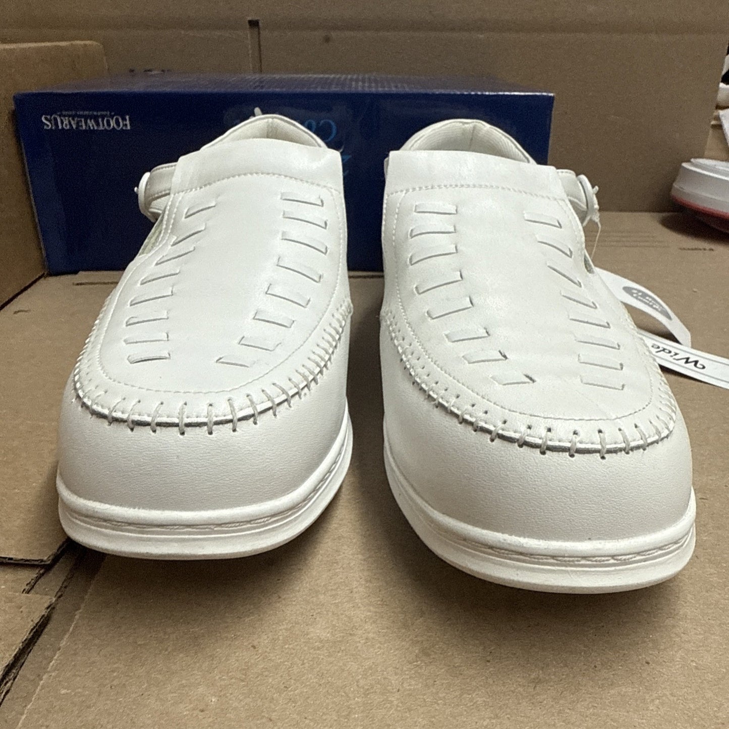 24 HOUR COMFORT Chloe Women's 10.5 WideWidth Moccasin Design Leather Shoes Nurse