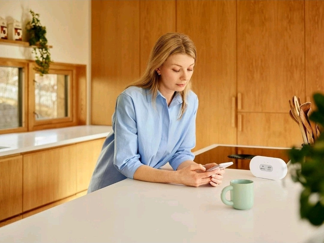 Airthings 2960 View Plus Radon & Air Quality Monitor White Wi-Fi Battery Powered