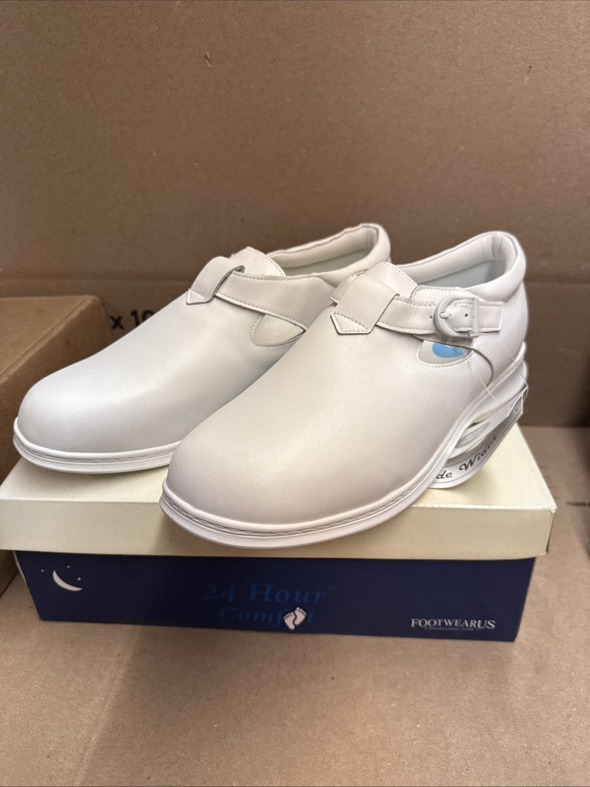 24 HOUR COMFORT Willa Women's Wide Width Leather Shoes size 10.5 nurse