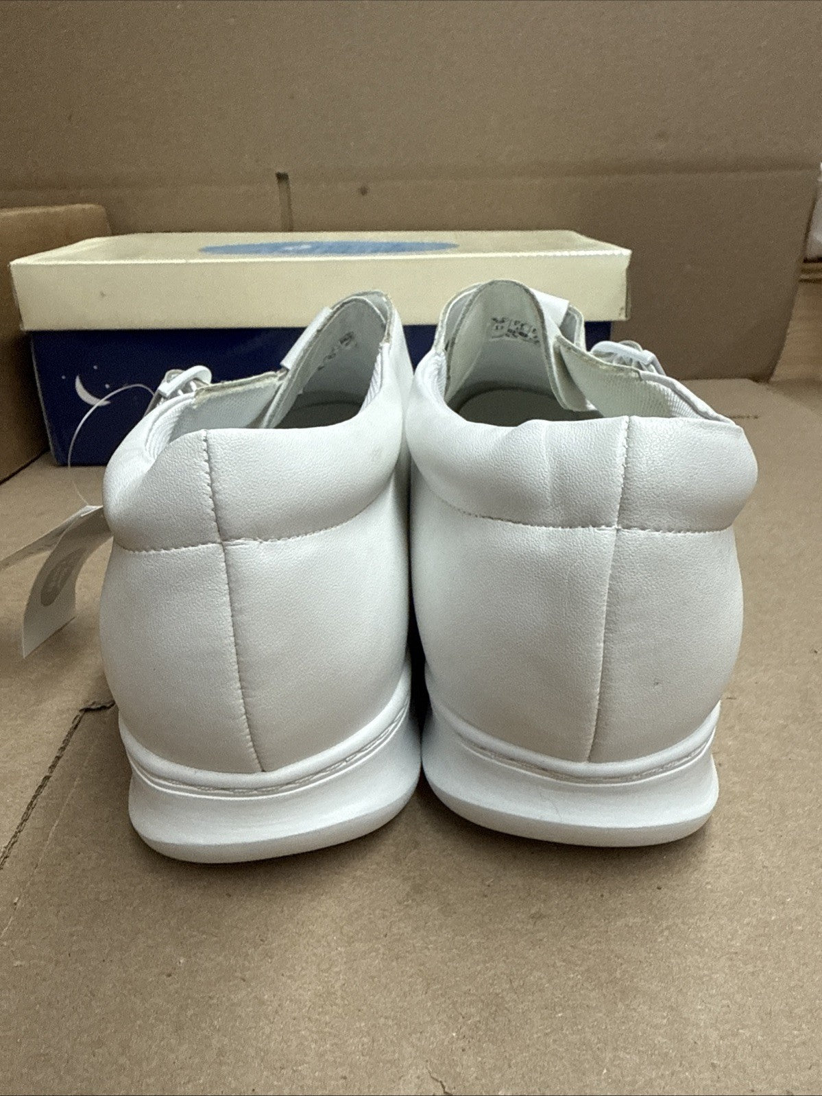 24 HOUR COMFORT Willa Women's Wide Width Leather Shoes size 12 nurse