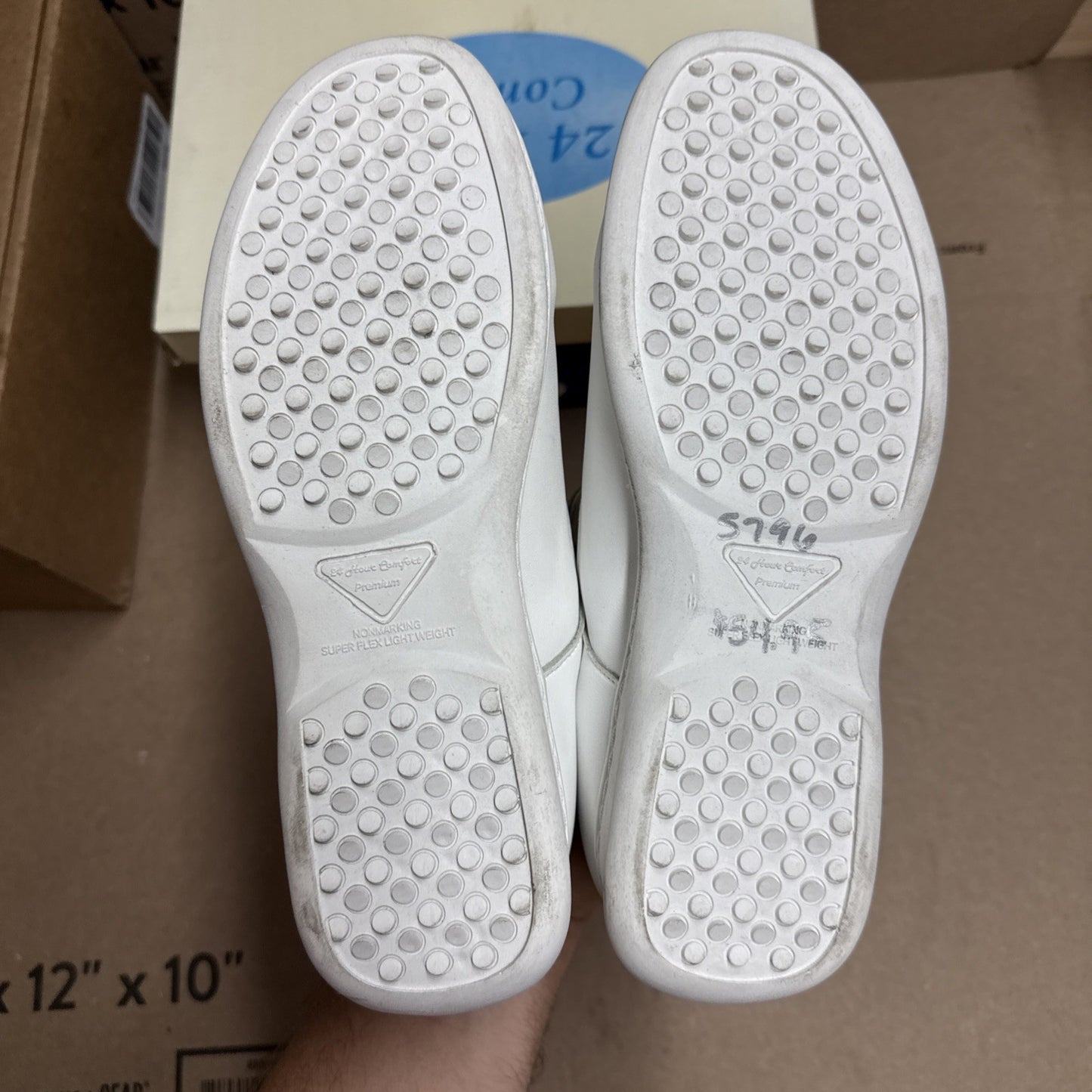 24 HOUR COMFORT Willa Women's Wide Width Leather Shoes size 7 nurse