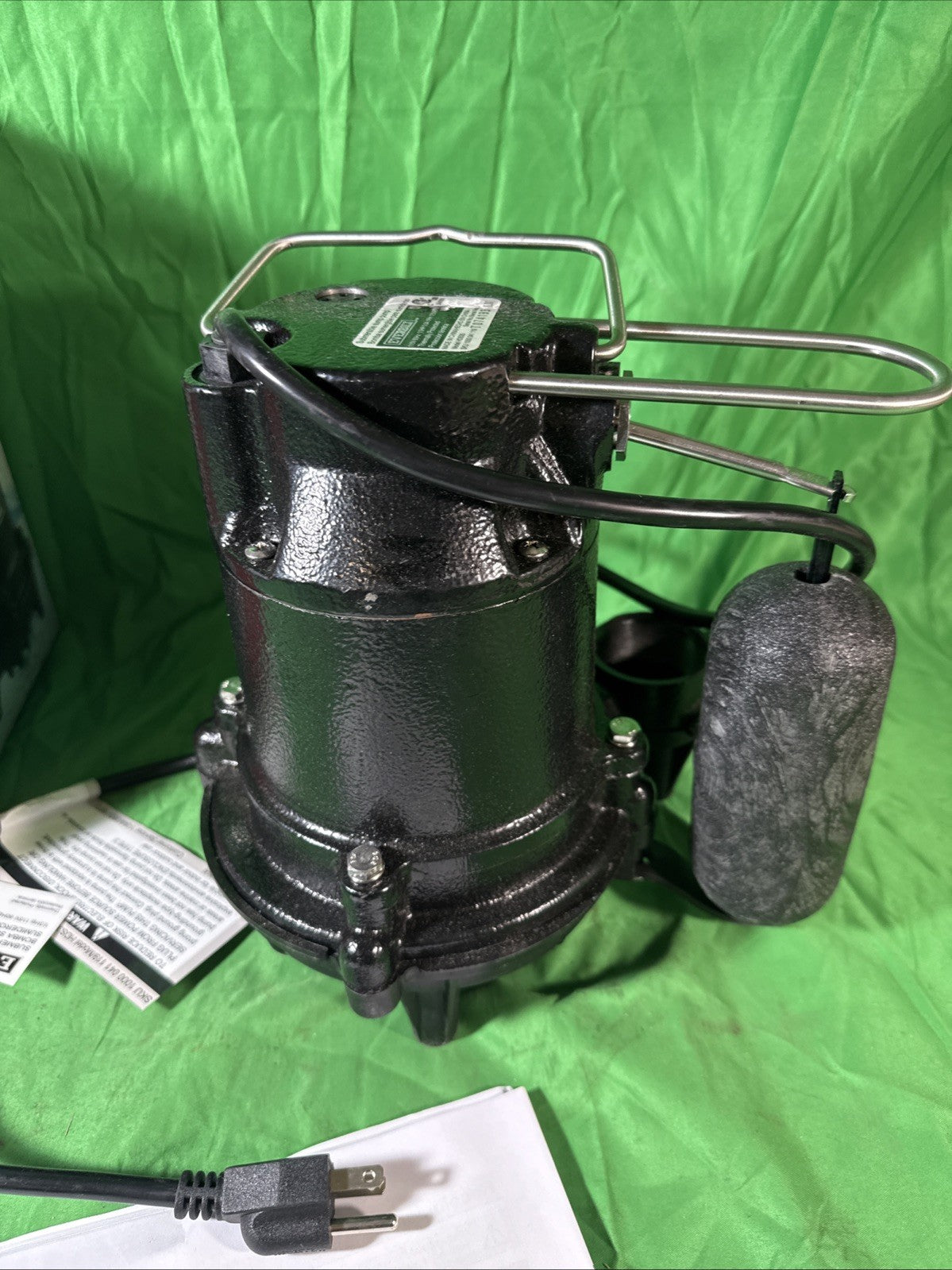 Everbilt 1/3 HP Cast Iron Submersible Sump Pump NEW open Box