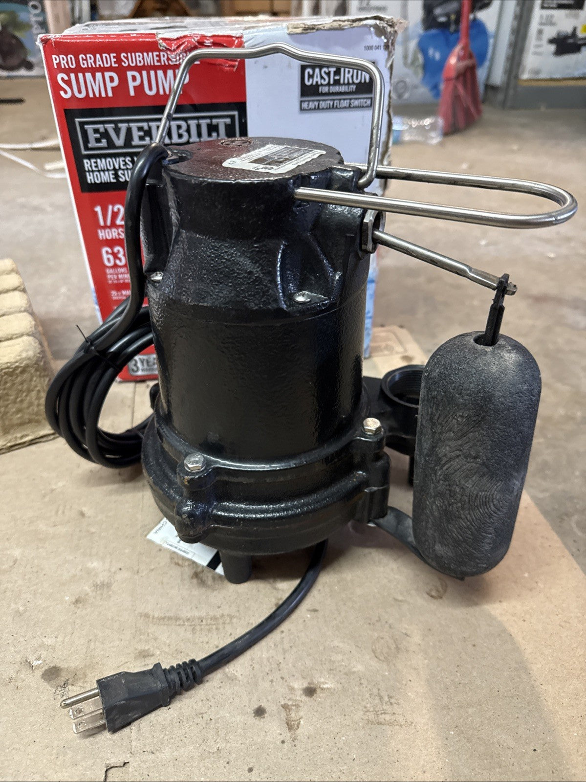 Everbilt 1/2 HP Cast Iron Sump Pump Model # HDS50 Used
