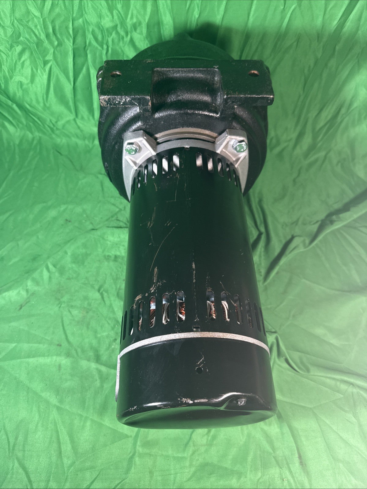 Wayne 2 HP Permanent Lawn Sprinkler Pump New Open Box Dent In Cover*