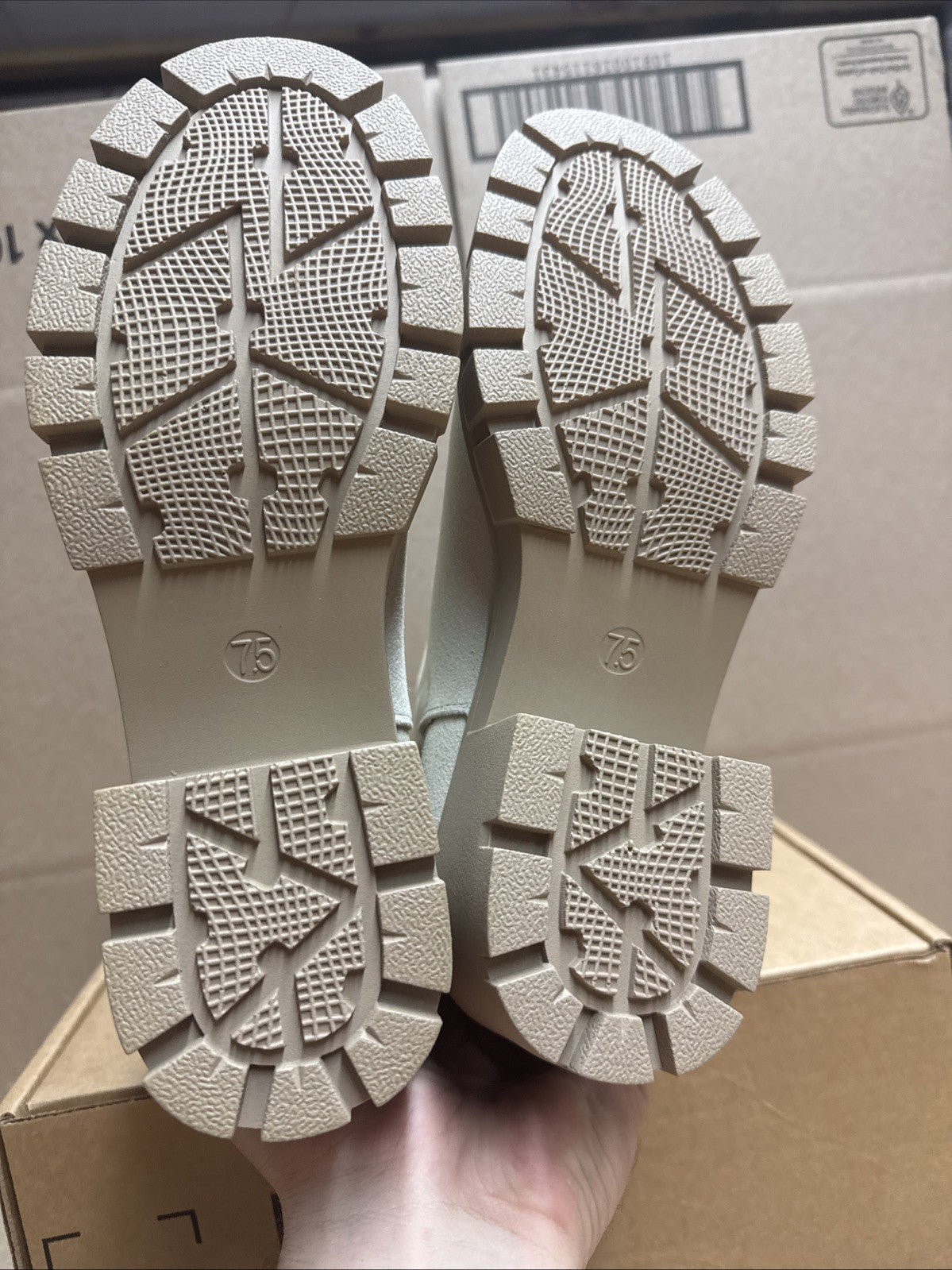 Athlefit Women's Chelsea Boots Lug Platform Chunky Heel Ankle Suede size 7.5