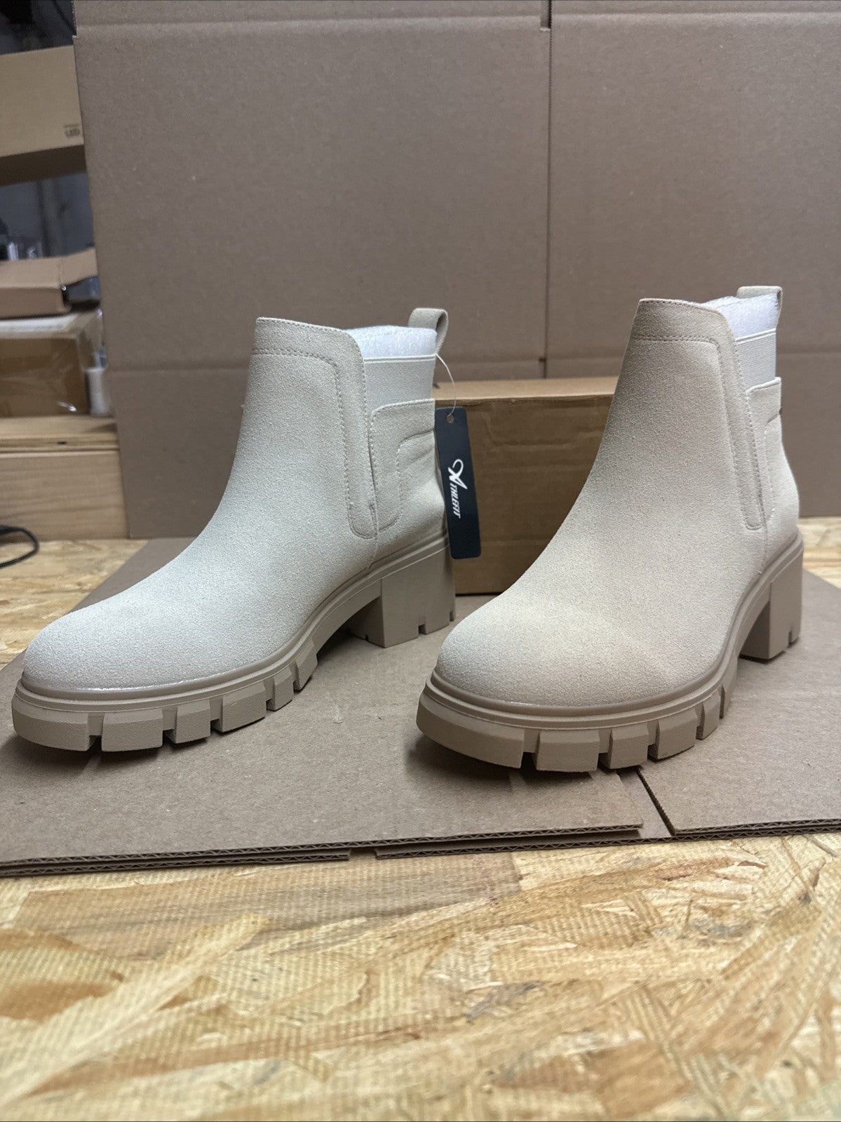 Athlefit Women's Chelsea Boots Lug Platform Chunky Heel Ankle Suede size 7.5