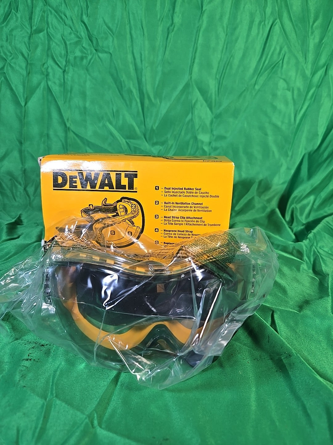 1 PR. DeWalt DPG82-11 CLEAR ANTI FOG Protective Over Glasses Safety Goggles Z87+