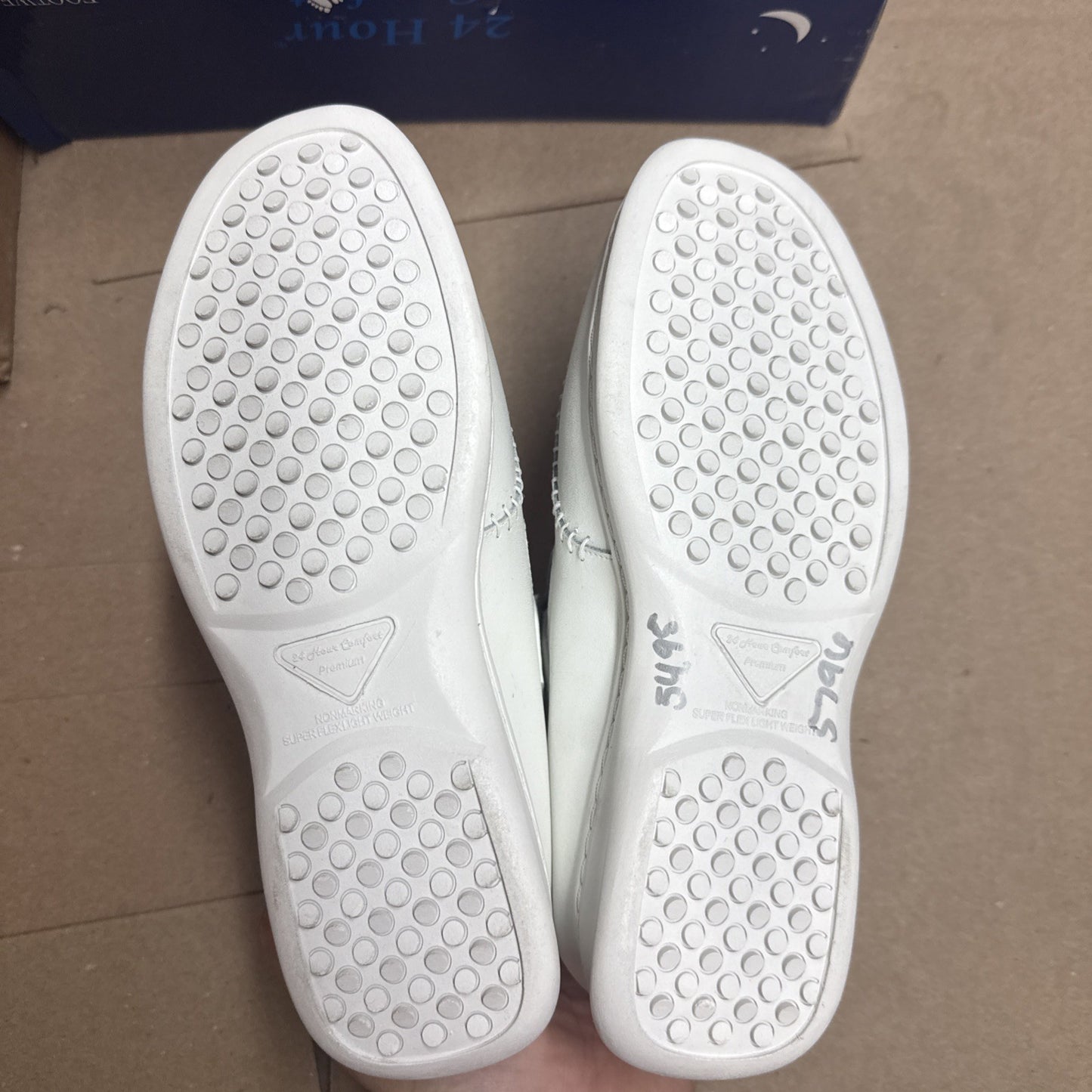 24 HOUR COMFORT Chloe Women's 6 Wide Width Moccasin Design Leather Shoes Nurse