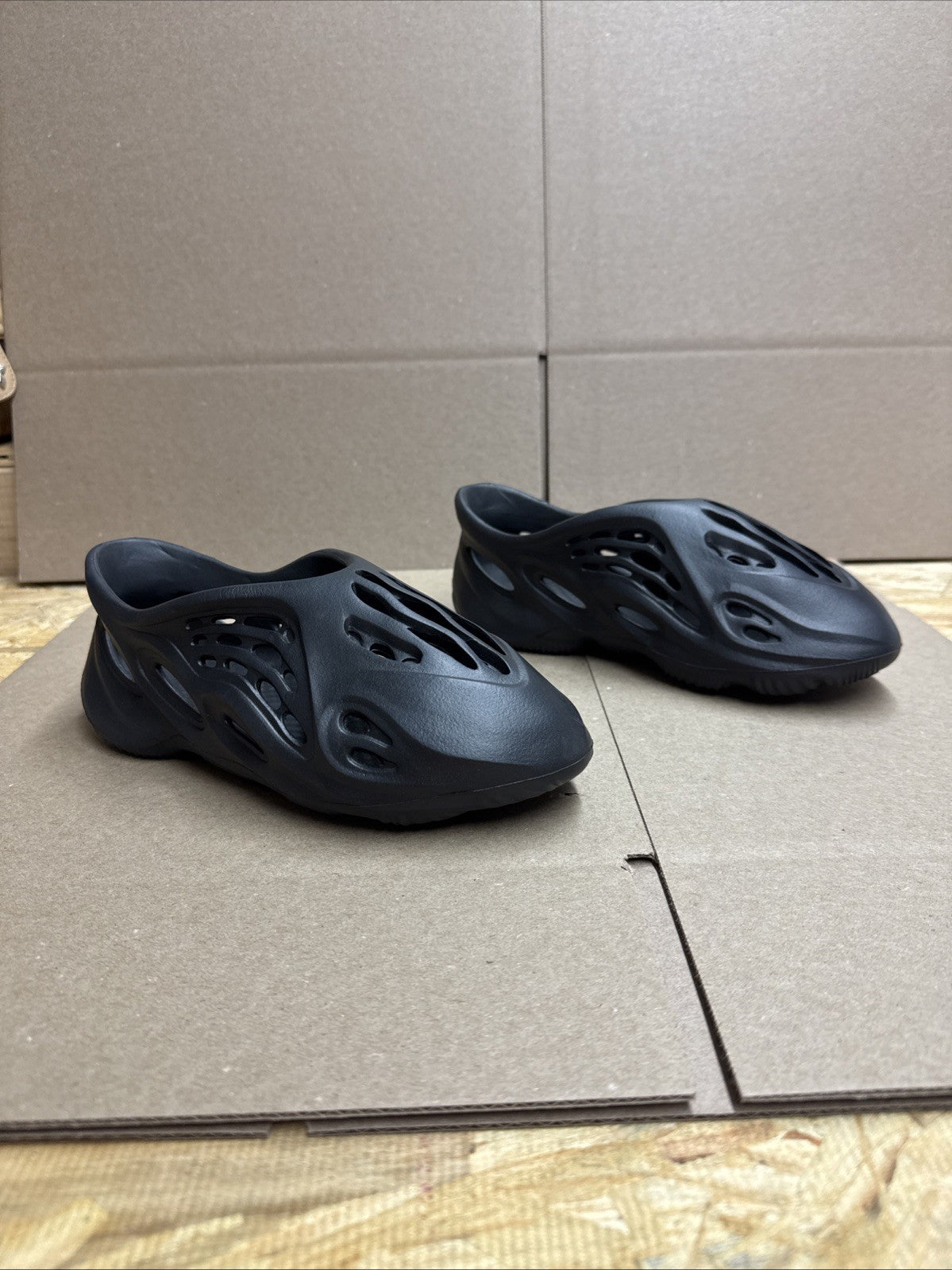 Unbranded Foam Runners Onyx Size 34/35 EU Unisex