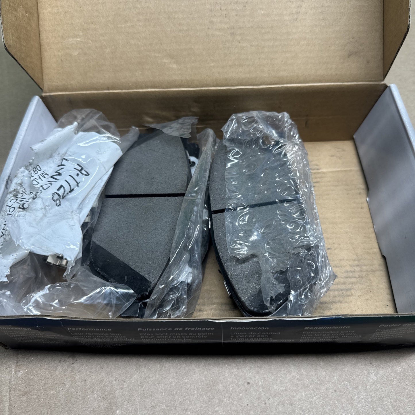 Raybestos EHT1759H Raybestos Element3 Hybrid Brake Pad Set