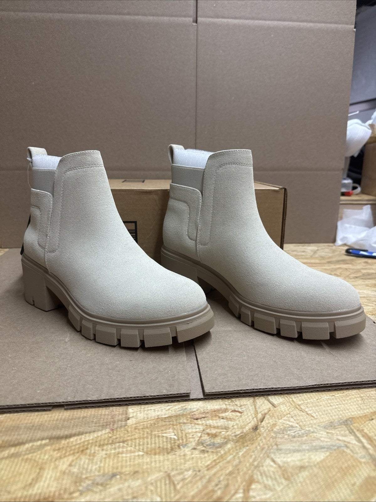 Athlefit Women's Chelsea Boots Lug Platform Chunky Heel Ankle Suede size 7.5