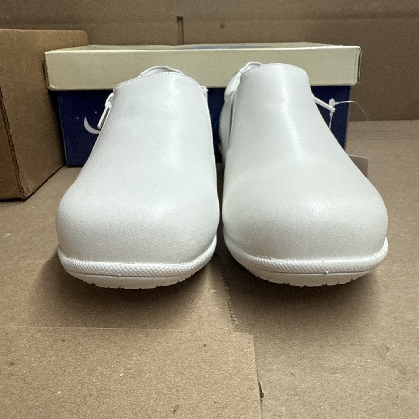 24 HOUR COMFORT Ester Women's 7.5 Wide Width Slip-On Leather Loafers Nurse