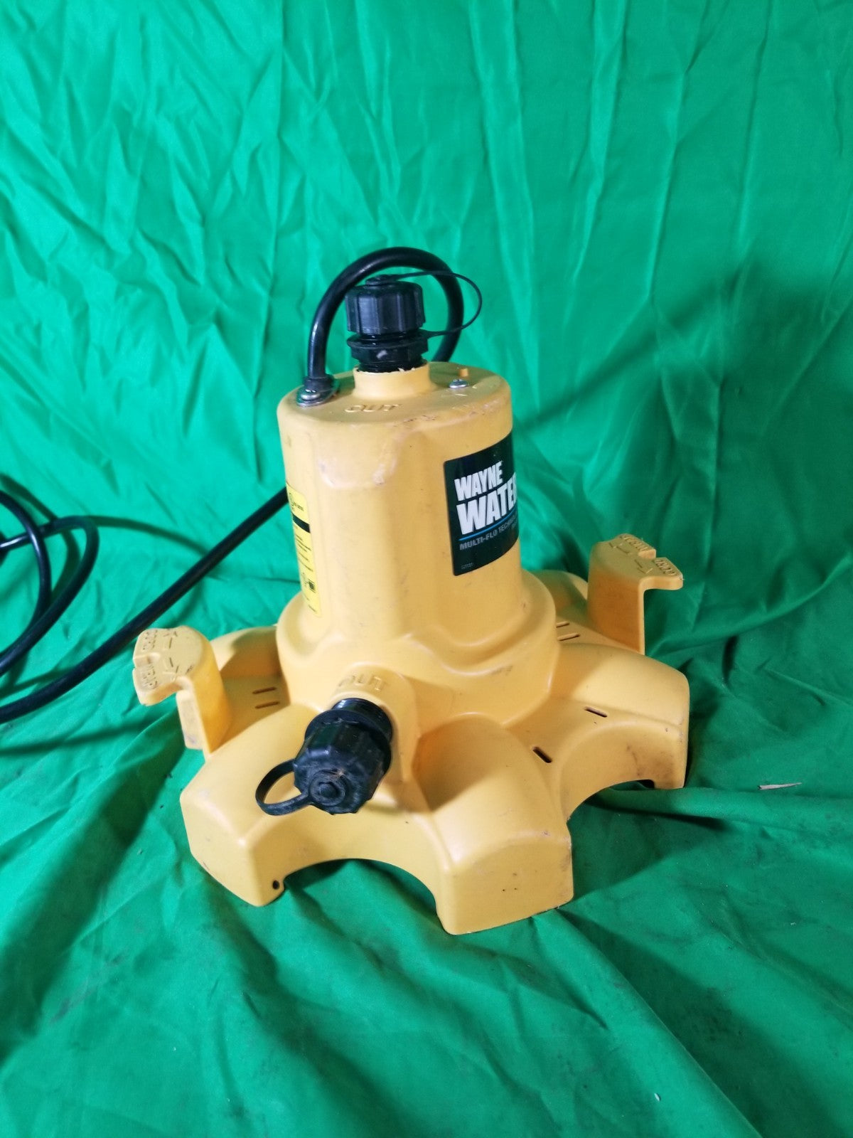 Wayne 1/6 HP WaterBUG Submersible Utility Pump with Multi-Flo Technology USED