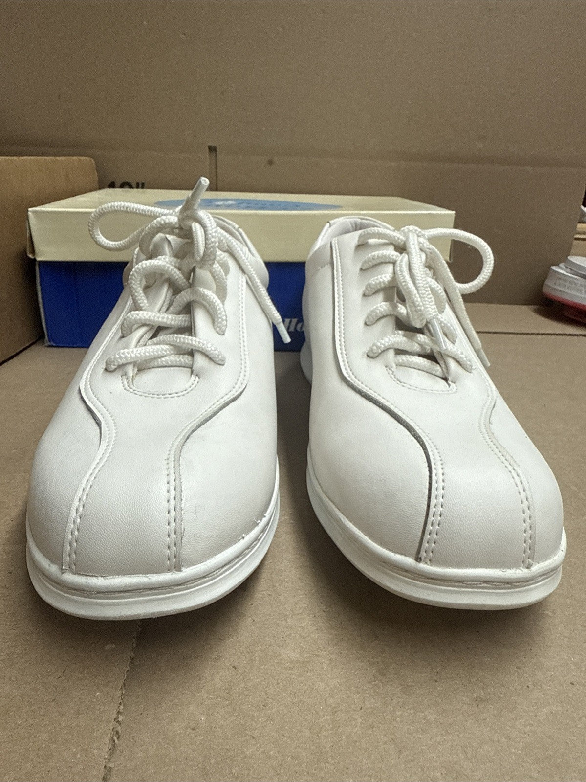 24 HOUR COMFORT Alana Women's Wide Width Lace Up Shoes 10.5 Nurse