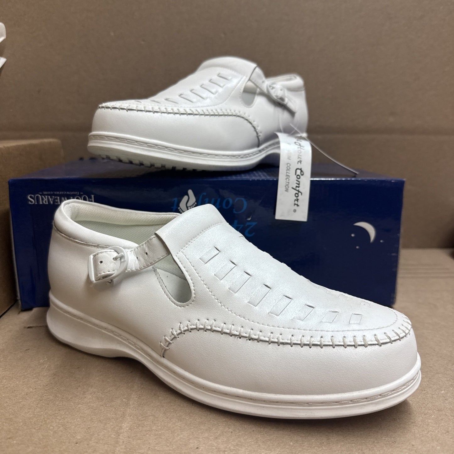 24 HOUR COMFORT Chloe Women's 7 Wide Width Moccasin Design Leather Shoes Nurse