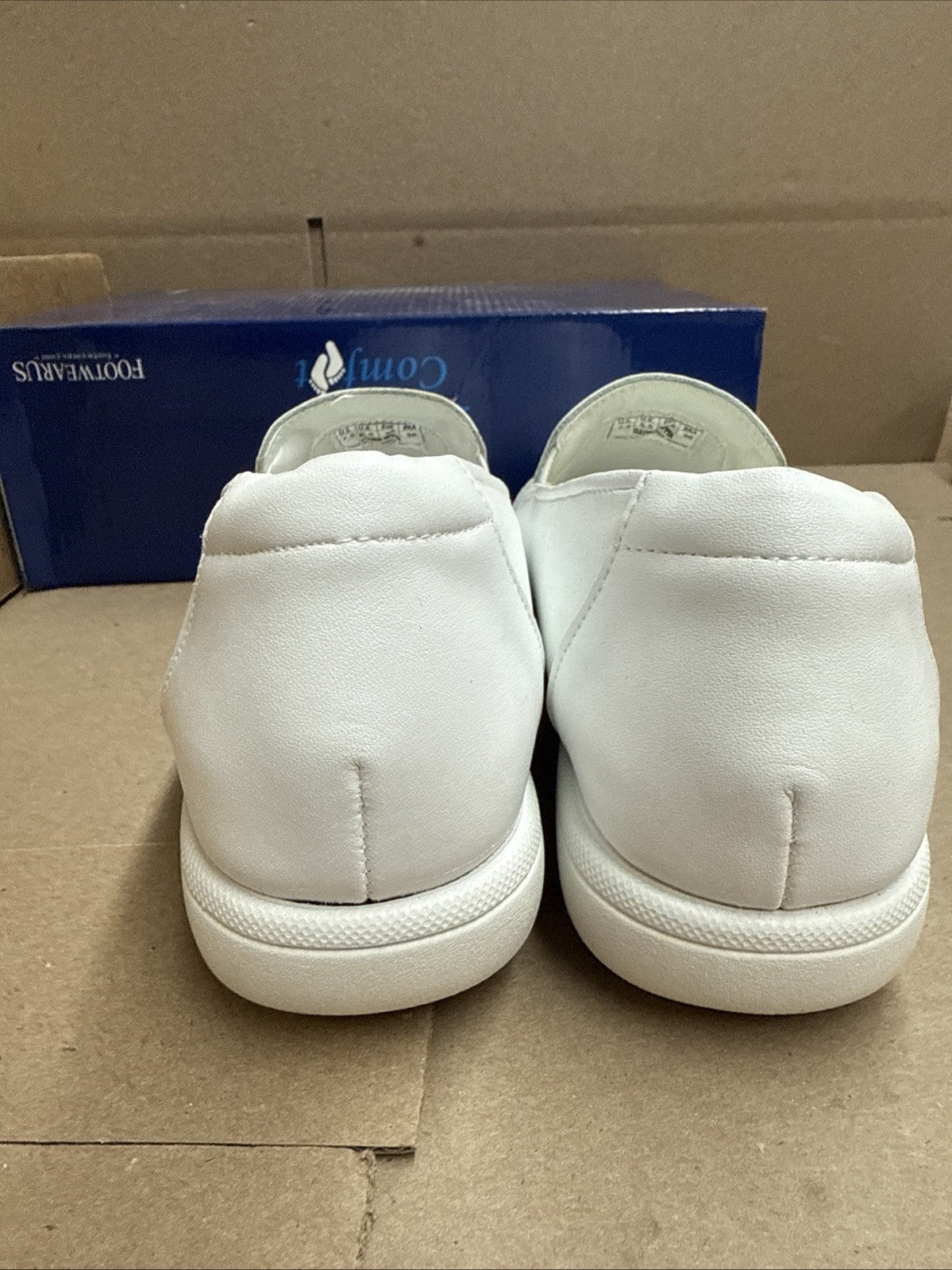 24 HOUR COMFORT Lila Women's 7.5 Wide Width Leather Slip-On Loafers Nurse