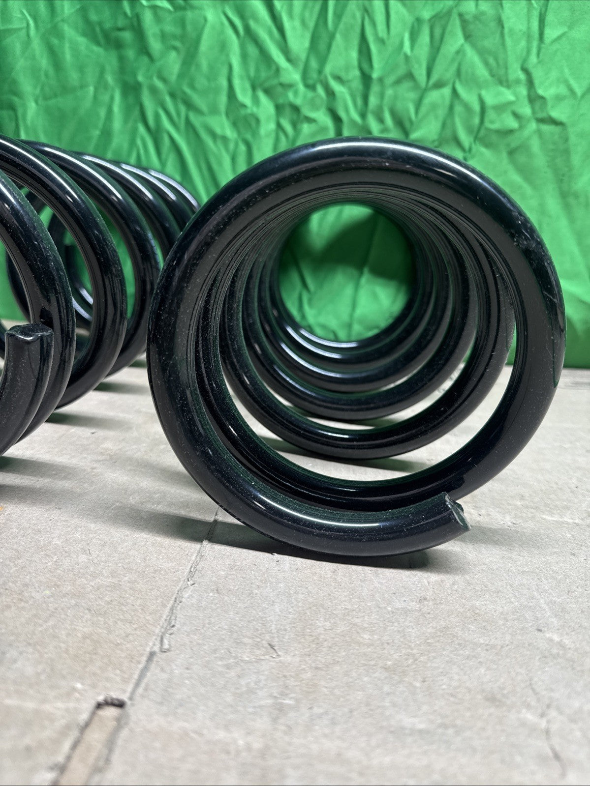 Rear Constant Rate 350 Coil Spring Set Moog For Toyota Sienna FWD 2004-2010